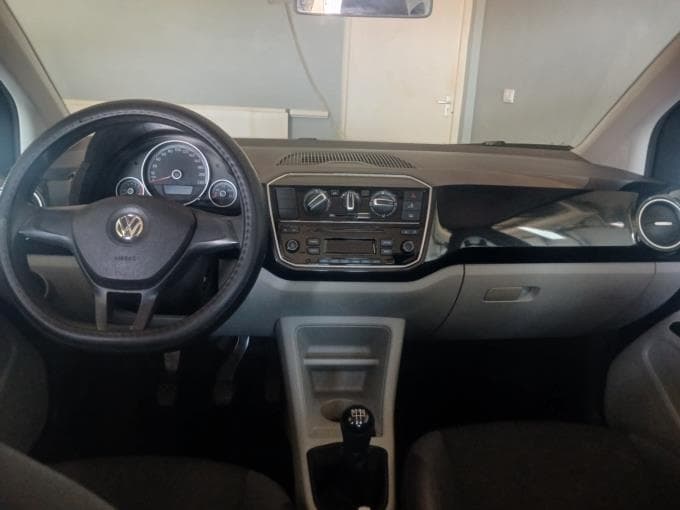 Volkswagen Up photo 3