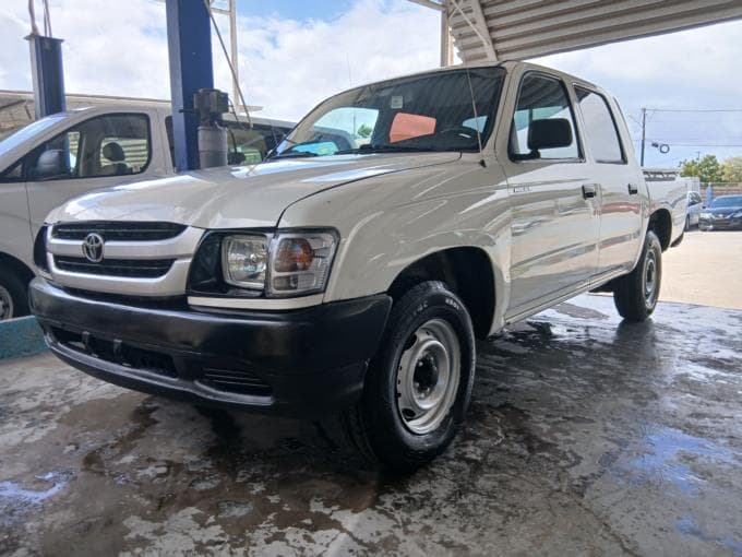 Toyota Hilux photo 2