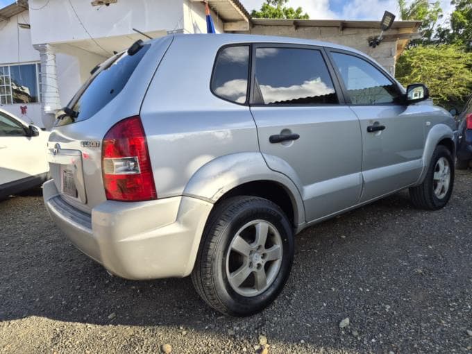 Hyundai Tucson IX35 4 photo 2