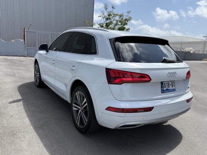 Audi Q5 2.0T photo 3