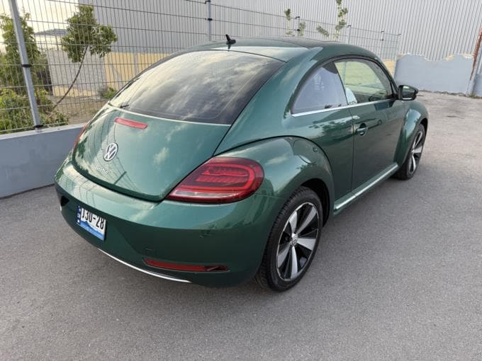 Volkswagen Beetle photo 2