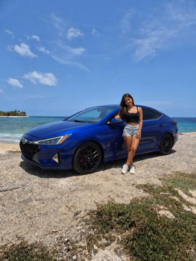 Hyundai Elantra photo 1