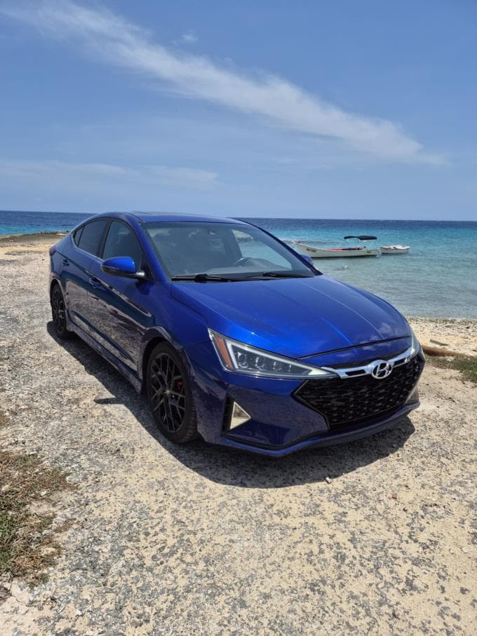 Hyundai Elantra photo 2