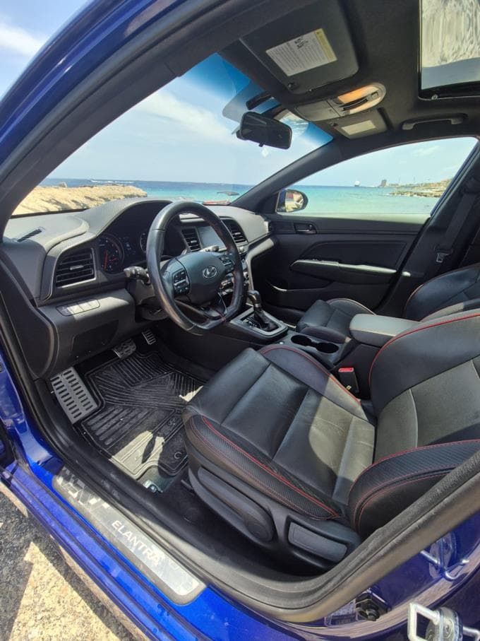 Hyundai Elantra photo 5