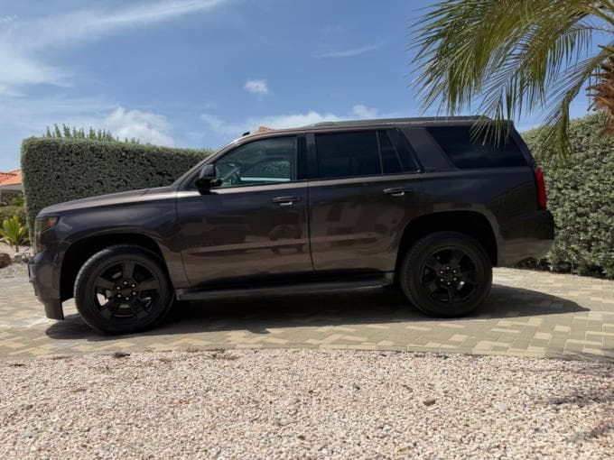 Chevrolet Tahoe photo 3